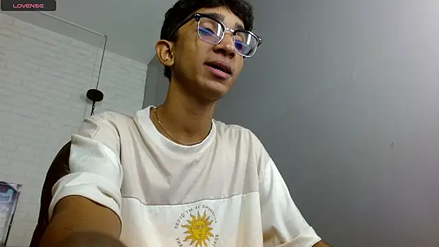 Snapshot of Martin_Linares chatting on 02-26-25, 01:41 Martin Linares online show from 02-26-25, 01:41