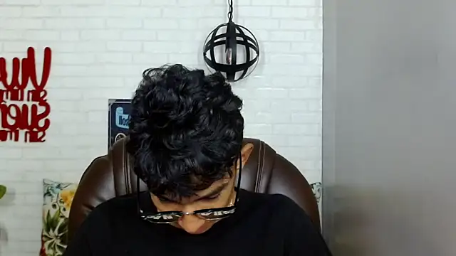 Snapshot of Martin_Linares chatting on 03-03-25, 01:53 Martin Linares online show from 03-03-25, 01:53