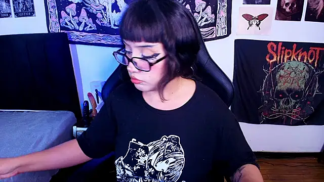 Snapshot of blue_katt chatting on 02-27-26, 05:29 blue katt online show from 02-27-26, 05:29