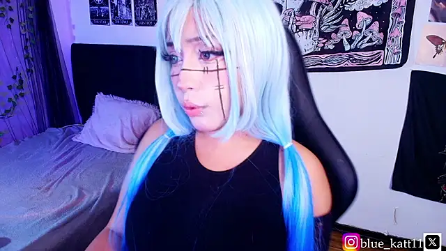 Snapshot of blue_katt chatting on 03-18-26, 02:26 blue katt online show from 03-18-26, 02:26