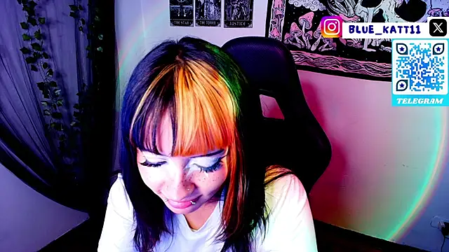 Snapshot of blue_katt chatting on 06-25-26, 05:12 blue katt online show from 06-25-26, 05:12