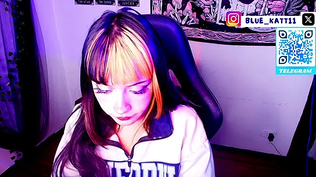 Snapshot of blue_katt chatting on 07-27-26, 12:06 blue katt online show from 07-27-26, 12:06