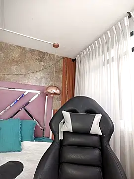 EmmaSulivan online show from 10-28-25, 11:47