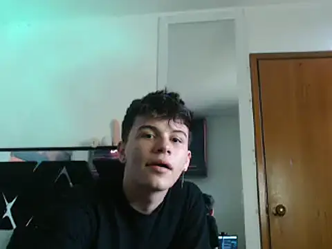 Snapshot of Smith_boy_25 chatting on 02-21-25, 09:54 Smith boy 25 online show from 02-21-25, 09:54