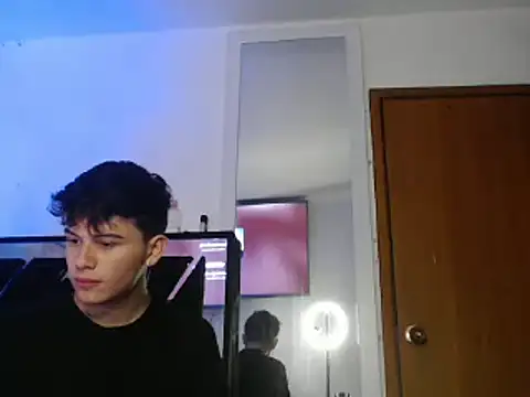 Snapshot of Smith_boy_25 chatting on 02-22-25, 01:00 Smith boy 25 online show from 02-22-25, 01:00