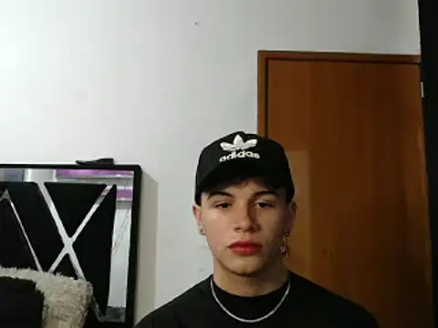 Snapshot of Smith_boy_25 chatting on 03-13-25, 09:59 Smith boy 25 online show from 03-13-25, 09:59