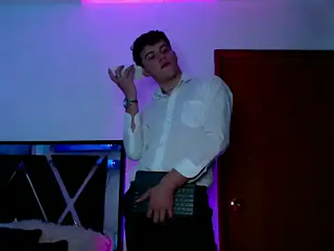 Snapshot of Smith_boy_25 chatting on 03-21-25, 10:28 Smith boy 25 online show from 03-21-25, 10:28