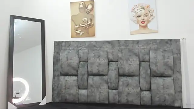 Snapshot of Chloe_diamondss chatting on 03-18-25, 06:57 Chloe diamondss online show from 03-18-25, 06:57