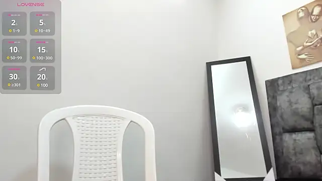 Snapshot of Chloe_diamondss chatting on 03-20-25, 10:21 Chloe diamondss online show from 03-20-25, 10:21