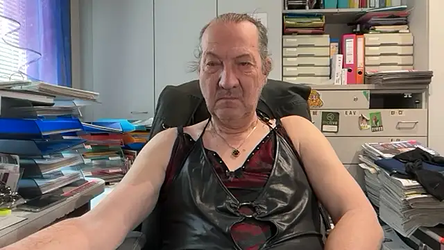 HMStraps01 online show from 04-20-26, 09:45