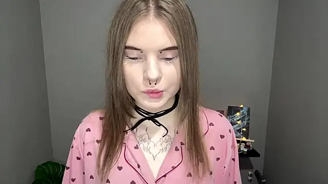 CarolinePepper online show from 03-06-25, 05:11