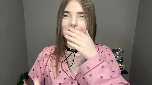 CarolinePepper online show from 03-07-25, 05:06