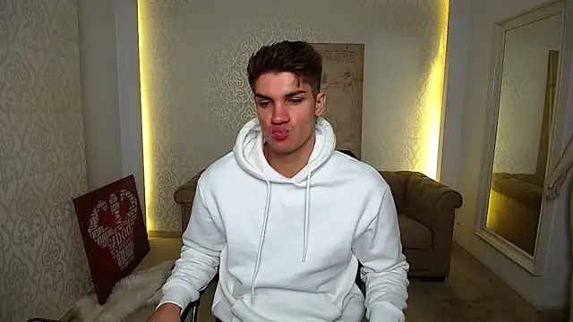 MaxKaiden online show from 09-30-25, 04:50