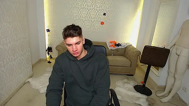 MaxKaiden online show from 10-28-25, 05:44