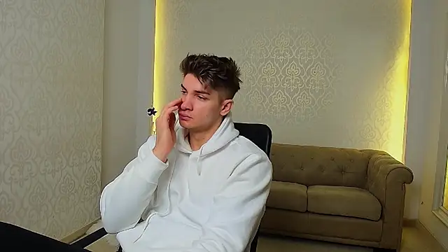 MaxKaiden online show from 11-23-25, 05:29