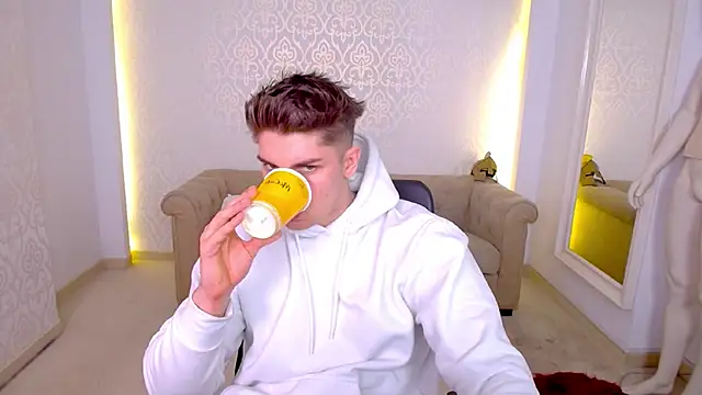 MaxKaiden online show from 04-11-26, 09:13