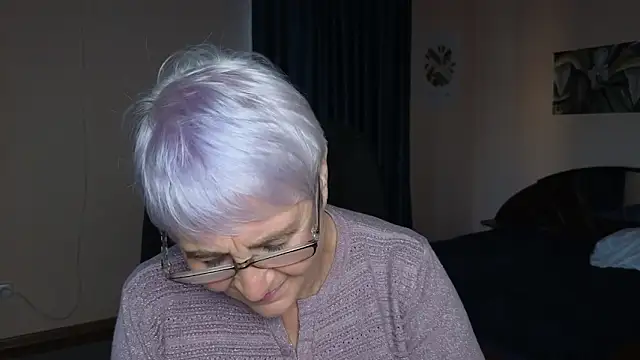 Sandra Snowflake online show from 09-22-25, 04:14