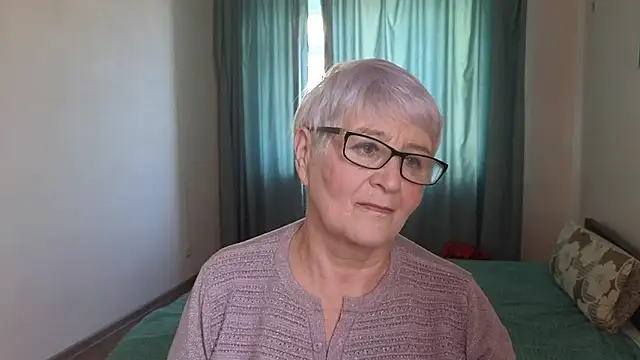 Snapshot of Sandra_Snowflake chatting on 10-08-25, 11:52 Sandra Snowflake online show from 10-08-25, 11:52