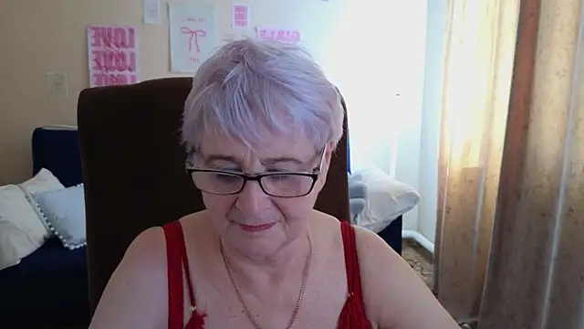 Snapshot of Sandra_Snowflake chatting on 05-05-26, 12:35 Sandra Snowflake online show from 05-05-26, 12:35