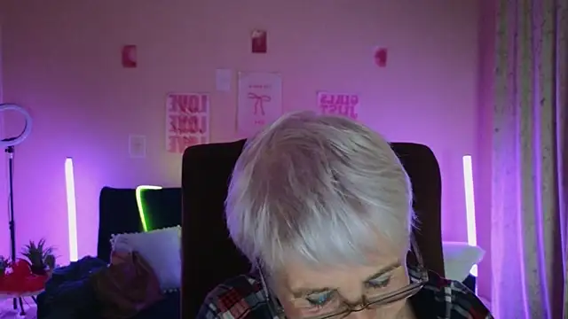 Snapshot of Sandra_Snowflake chatting on 05-11-26, 05:21 Sandra Snowflake online show from 05-11-26, 05:21