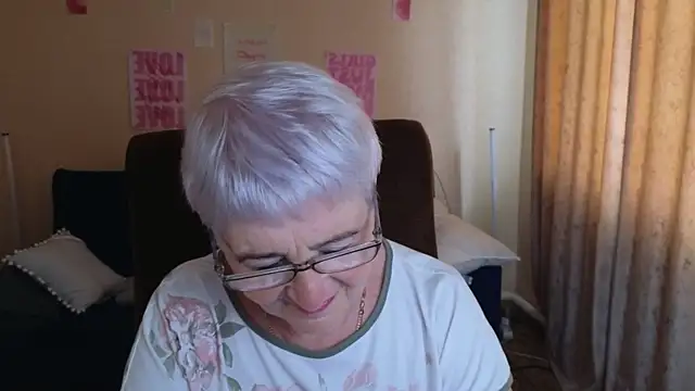 Snapshot of Sandra_Snowflake chatting on 05-26-26, 05:03 Sandra Snowflake online show from 05-26-26, 05:03