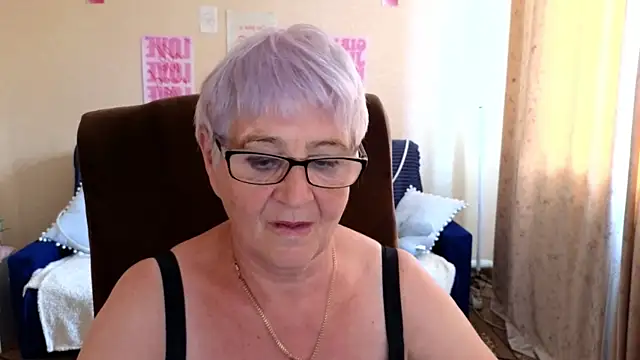 Snapshot of Sandra_Snowflake chatting on 06-18-26, 09:14 Sandra Snowflake online show from 06-18-26, 09:14