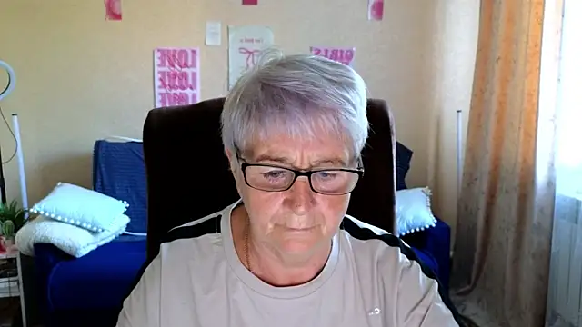 Snapshot of Sandra_Snowflake chatting on 06-22-26, 03:58 Sandra Snowflake online show from 06-22-26, 03:58