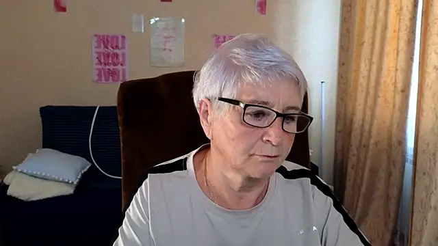 Snapshot of Sandra_Snowflake chatting on 06-23-26, 03:59 Sandra Snowflake online show from 06-23-26, 03:59
