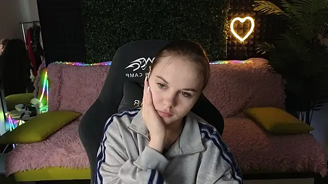 Snapshot of Dyna_bae chatting on 09-14-25, 01:49 Dyna bae online show from 09-14-25, 01:49