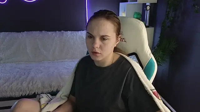 Snapshot of Dyna_bae chatting on 09-15-25, 02:11 Dyna bae online show from 09-15-25, 02:11