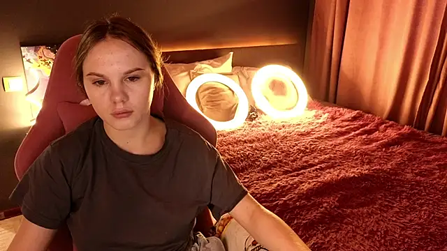 Snapshot of Dyna_bae chatting on 09-23-25, 01:41 Dyna bae online show from 09-23-25, 01:41