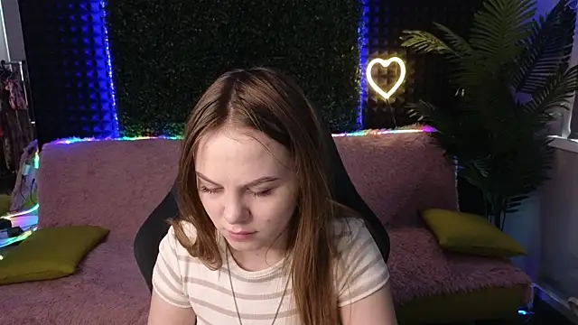 Snapshot of Dyna_bae chatting on 10-15-25, 08:03 Dyna bae online show from 10-15-25, 08:03