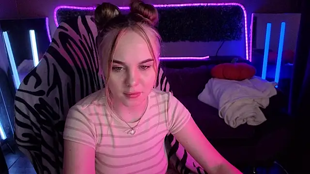 Snapshot of Dyna_bae chatting on 11-10-25, 01:48 Dyna bae online show from 11-10-25, 01:48