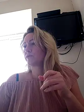 Snapshot of Mary888x chatting on 02-16-25, 10:43 Mary888x online show from 02-16-25, 10:43