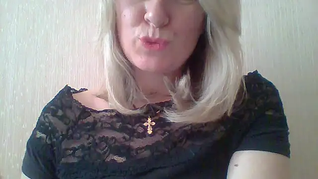 Snapshot of Mary888x chatting on 12-18-25, 09:37 Mary888x online show from 12-18-25, 09:37