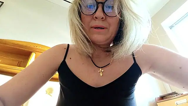 Snapshot of Mary888x chatting on 01-12-26, 11:15 Mary888x online show from 01-12-26, 11:15