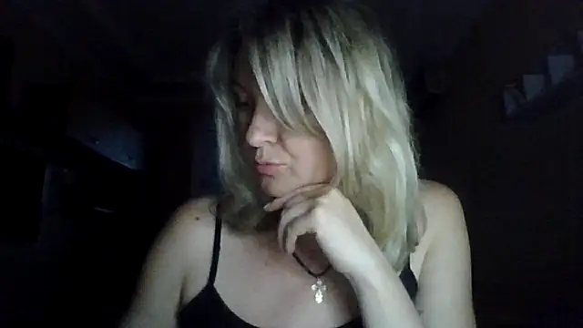 Snapshot of Mary888x chatting on 06-21-26, 06:32 Mary888x online show from 06-21-26, 06:32