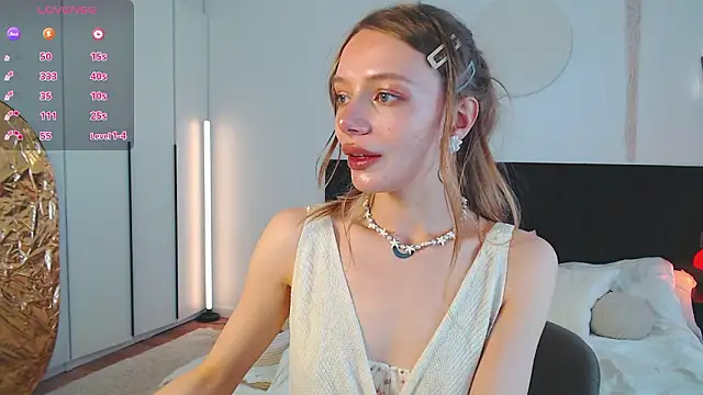 LunaticaBae online show from 03-23-26, 02:37