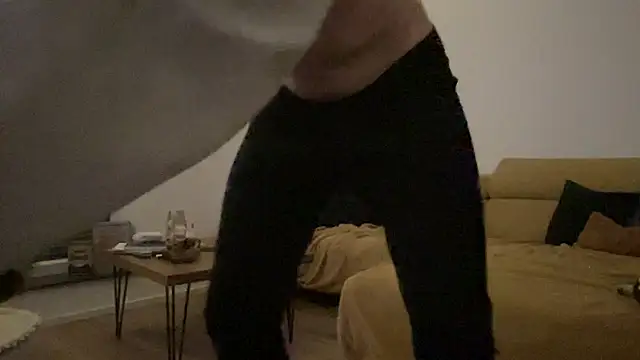 Snapshot of larsfrommars1992 chatting on 02-16-25, 05:37 larsfrommars1992 online show from 02-16-25, 05:37