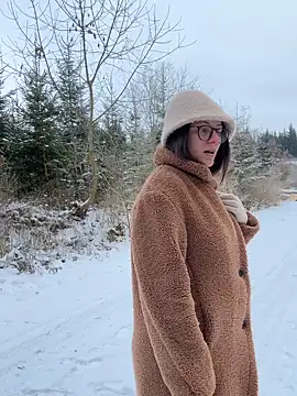 Snapshot of AvaFlowers6 chatting on 01-06-26, 09:46 AvaFlowers6 online show from 01-06-26, 09:46