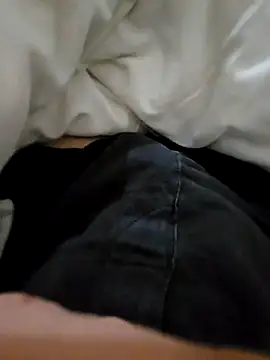 Snapshot of skiciyunis chatting on 11-16-25, 09:31 skiciyunis online show from 11-16-25, 09:31