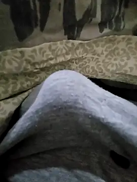 Snapshot of skiciyunis chatting on 11-17-25, 09:53 skiciyunis online show from 11-17-25, 09:53