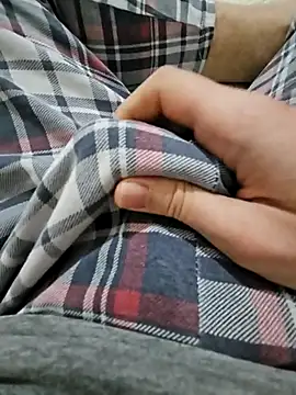 Snapshot of skiciyunis chatting on 01-12-26, 03:39 skiciyunis online show from 01-12-26, 03:39