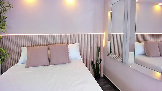 GeorginaReyes online show from 12-17-25, 10:38