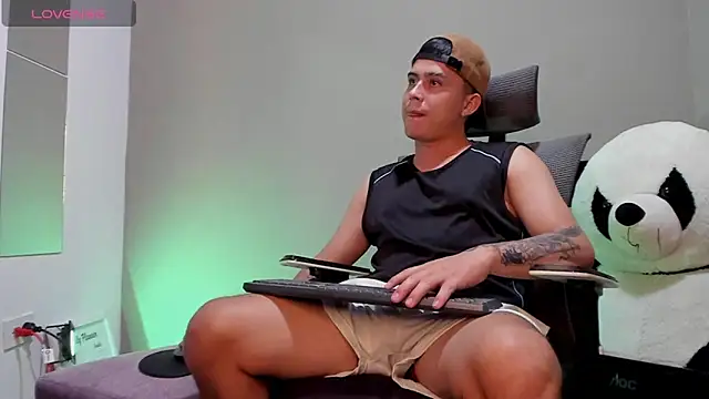 mattiwsmorris  online show from 10-24-25, 07:49