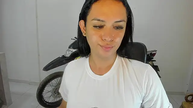 Snapshot of Ladyy_Sweet22 chatting on 06-04-26, 06:30 Ladyy Sweet22 online show from 06-04-26, 06:30