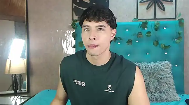 Snapshot of LiamAndrewzz chatting on 02-18-25, 06:58 LiamAndrewzz online show from 02-18-25, 06:58