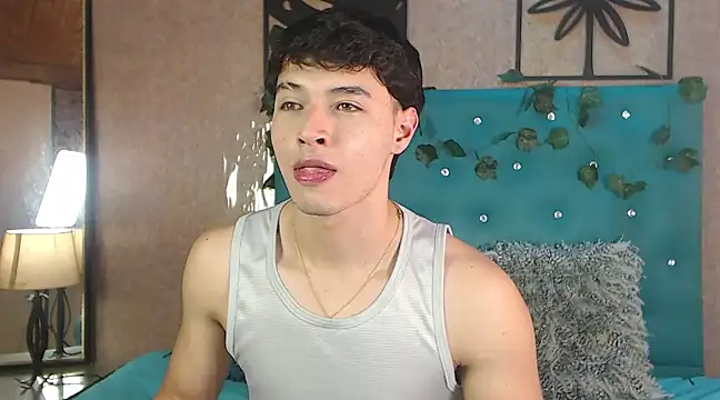 Snapshot of LiamAndrewzz chatting on 02-19-25, 08:10 LiamAndrewzz online show from 02-19-25, 08:10