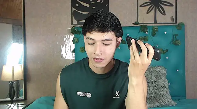 Snapshot of LiamAndrewzz chatting on 02-23-25, 12:08 LiamAndrewzz online show from 02-23-25, 12:08