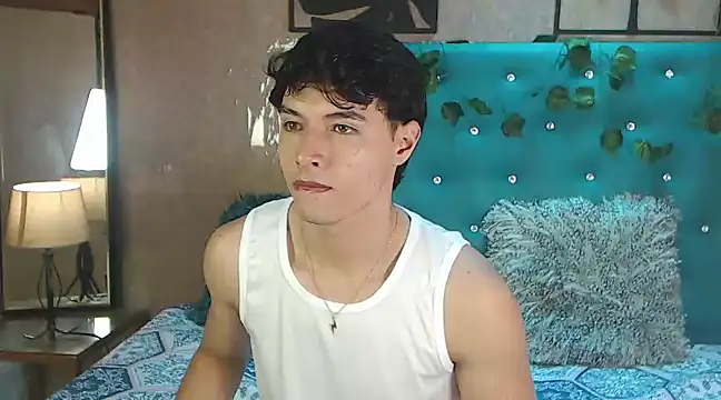 Snapshot of LiamAndrewzz chatting on 03-05-25, 04:35 LiamAndrewzz online show from 03-05-25, 04:35